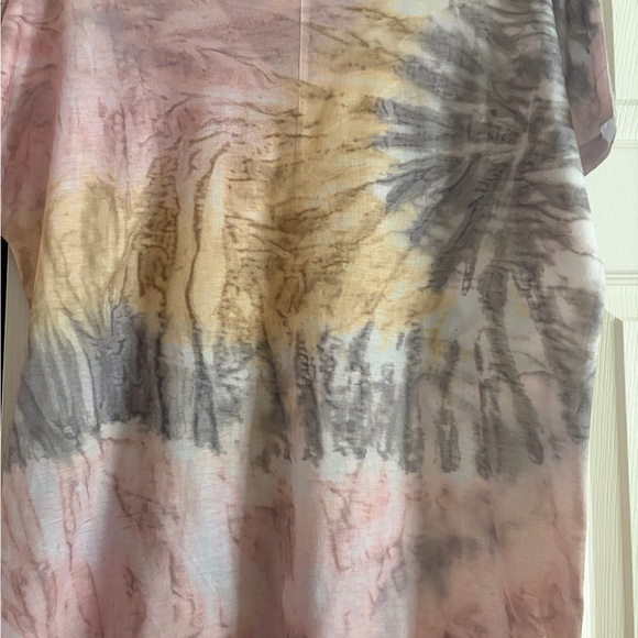 Essentials Pink and Gray Tie-Dye V-Neck Top - Picture 3 of 5